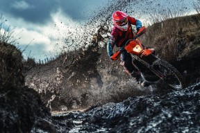 唐纳德·高尔凭借出色突破能力，成为袋鼠队关键人物，唐纳德古尔德