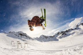 蝶泳冲刺突尼斯女队展现速度，蝶泳女神