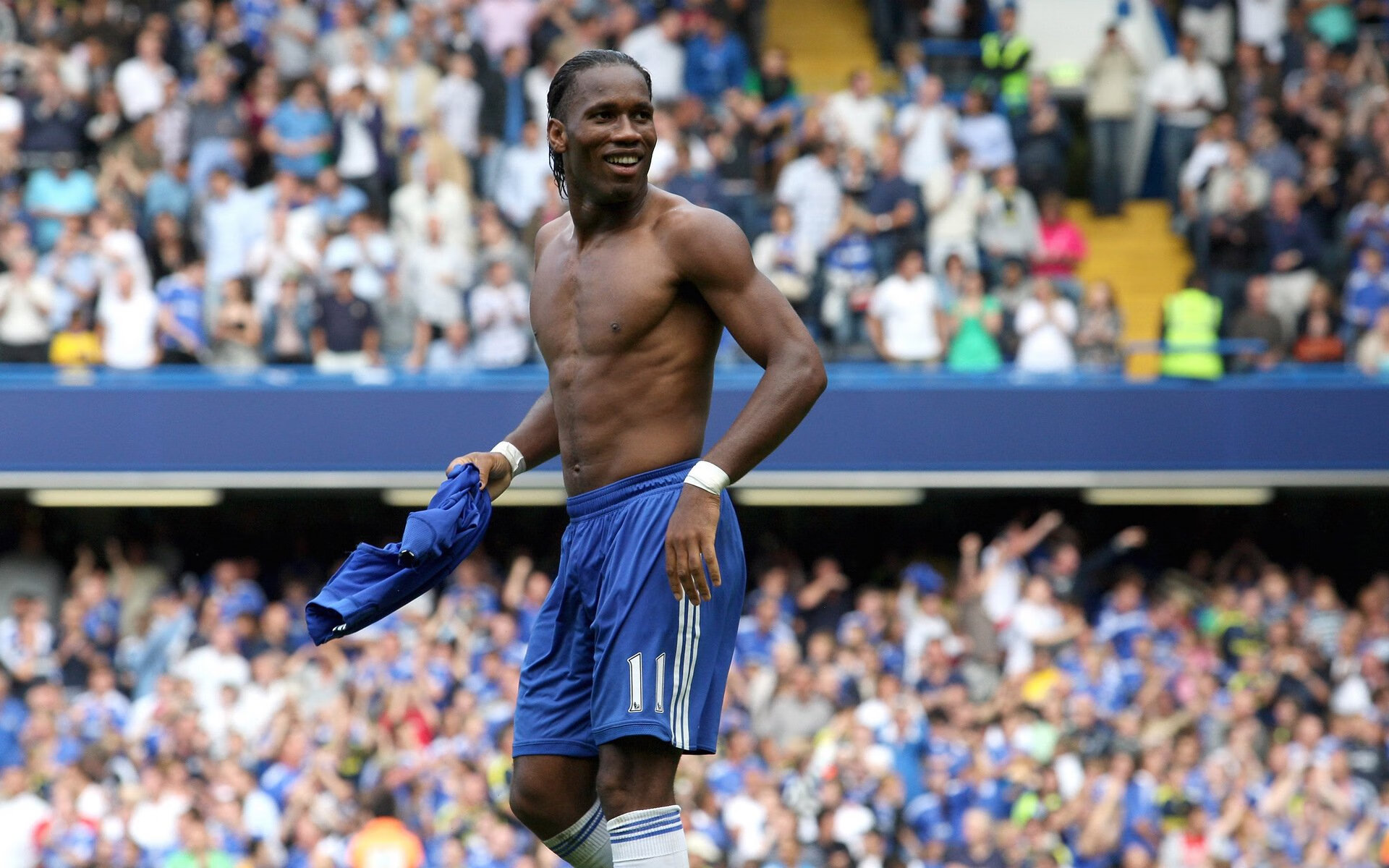 球队在赛季中段加强体能训练避免伤病，提高球队