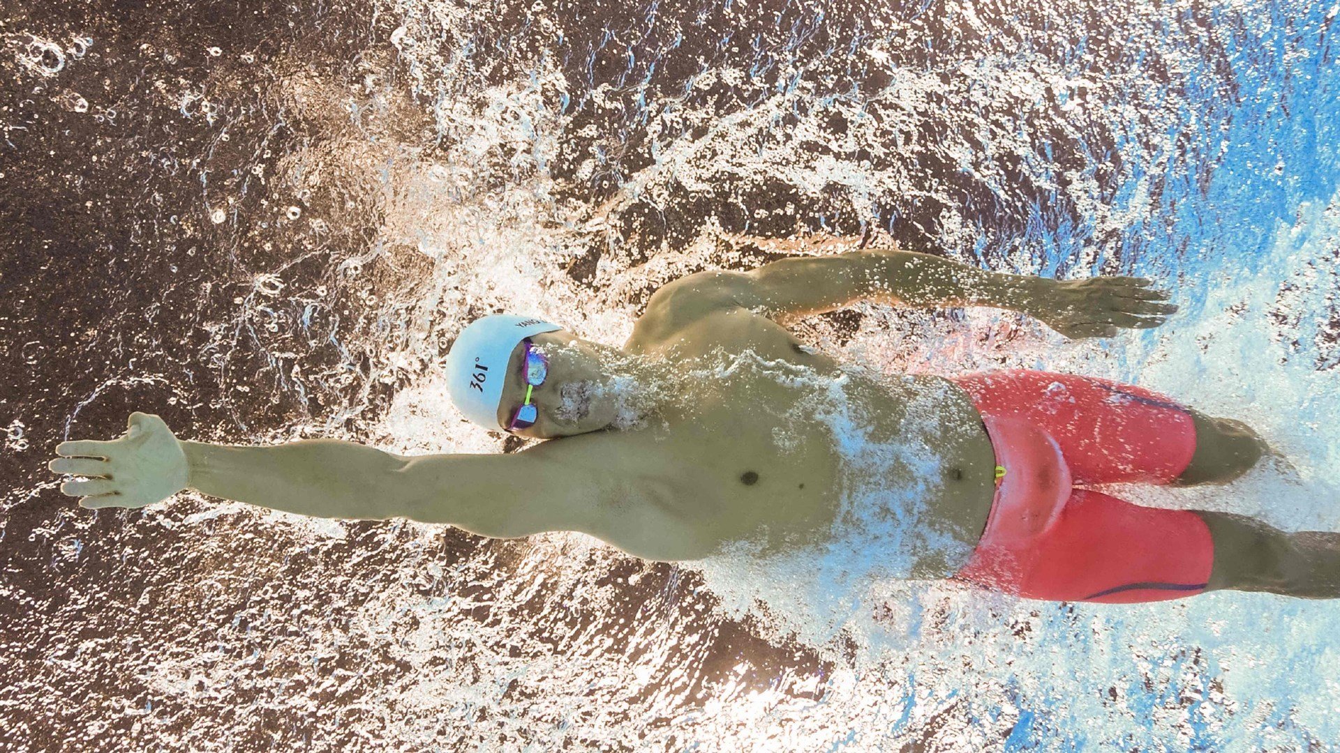 篮球少年用努力赢得尊重，篮球少年的故事